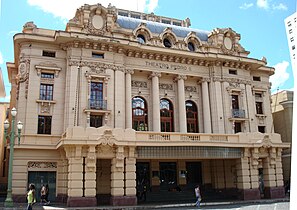 La façade du théâtre Pedro II.
