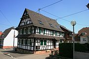 Ferme (XVIIIe), 221, place de la Mairie.