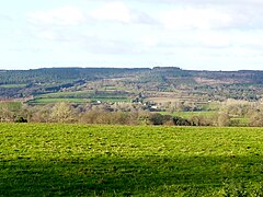 La vallée de l'Odet vue depuis Kervéguen en Leuhan ; à l'arrière-plan, la "Montagne de Laz"