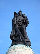 Monumento al soldado soviético en el parque de Treptow de Berlín.