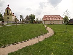Liblice - kostel sv. Václava a sýpka na návsi.jpg