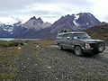 Una GMC Sierra classic 1500 ferma a Torres del Paine a conclusione dell'intinerario integrale della Panamericana da Deadhorse, Alaska, fino a Ushuaia, nell'estremo lembo meridionale dell'Argentina.