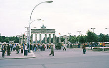 Brandenburger Tor Ost-Berlin 1977.jpg