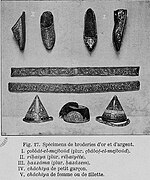 Chachiya conique et autres produits brodés, au début du XXe siècle