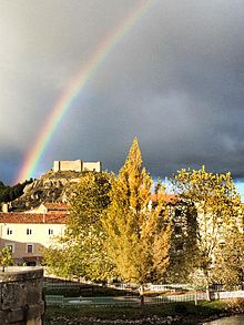 Vista parcial del Castillo de Aguilar de Campoo - por Andrea Gama - Jaski