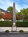 Le monument aux morts au carrefour devant l'église (octobre 2012).