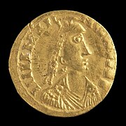 Golden solidus of the Roman Emperor Valentinian III.jpg