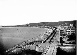 Partie du pont Napoléon et départ de la promenade, en 1865.