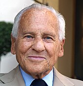 Photographie en couleur d'un homme âgé.