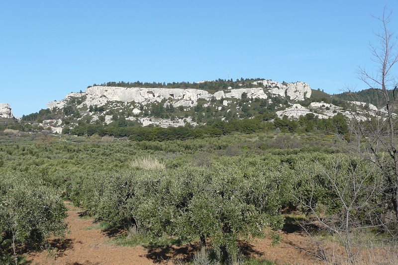 File:Les Alpilles près des Baux de Provence.JPG