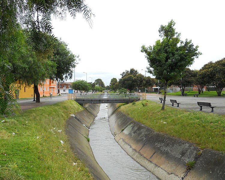 File:Canal La Albina Bogotá.JPG