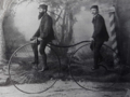 Jean Strobel und Carl Wassenegger auf dem Hochradtandem (1890)