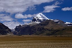 Face sud du mont Kailash vu de la plaine de Barkha.