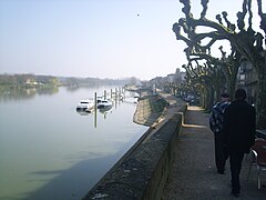 Quai de Saône à Tournus.