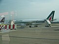 A320 Alitalia en 2010 ainsi qu'une dérive Air One.