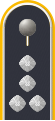 Dienstgradabzeichen eines Stabshauptmannes auf Schulterklappe der Jacke des Dienstanzuges für Luftwaffenuniformträger