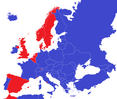 Carte des régimes politiques en 2015 en Europe. Républiques en bleu, monarchies en rouge.