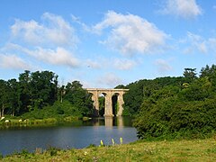 Extrémité est vers Mazières-en-Mauges et viaduc de l'ancienne voie ferrée Cholet-Bressuire.