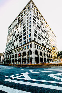 Централата на компанията в Бродуей, Ню Йорк