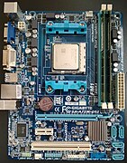Flex-ATX-Board mit CPU und DDR3-RAM (Northbridge und Grafik sind in der CPU)