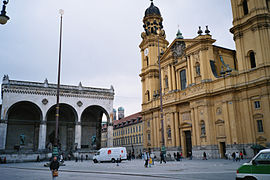 Feldherrnhalle et l'église des Théatins.