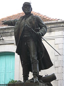 Denkmal für Colonel Bourras (1892, détail), Pompignan, Place de la Mairie.