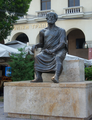 Estatua de bronce del filósofo Aristóteles en la Plaza de Aristóteles, Salónica, Grecia