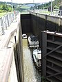 Zavírající se vrata zdymadel na řece Kyll v Německu