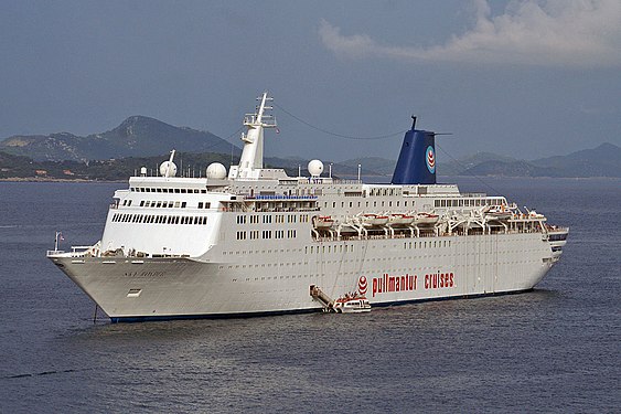 SS «Atlantic Star» ble sjøsatt i 1984 og hugget i 2013, det var et av de siste dampturbincruiseskipene i verden
