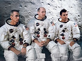 de maldekstre dekstren Thomas P. Stafford, John W. Young, Eugene A. Cernan