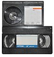 פורמט ה-VHS גובר על הפורמט המתחרה Betamax והופך לסטנדרט המוביל במערכות וידאו ביתיות