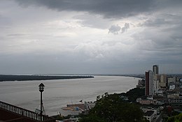 Río Guayas visto desde la Plaza del Faro