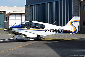 Un DR400 sur l'aérodrome de Lapalisse.