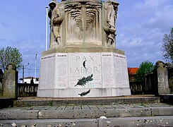 Monument aux morts : Paix et Travail.