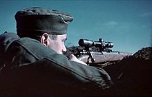 Um sniper alemão durante a Batalha de Stalingrado (1943).