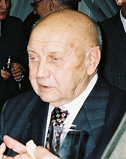 Портретна фотография на проф. Кондрацки от 1997 г.
