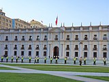 El Palacio de La Moneda rodeado de carabineros durante las protestas.