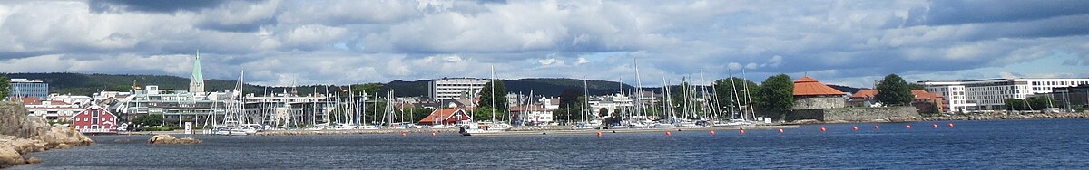 Kristiansand, østre havn set fra Odderøya