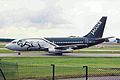 Le Boeing 737-204 de Ryanair immatriculé EI-CJE dans une livrée à l'effigie de Jaguar le 6 juin 1999