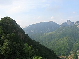 Vy från berget Jǐuhuá Shān i Anhui.