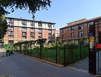 Caserne de la Garde républicaine (1882-1883), no 4 rue de Schomberg à Paris (état en 2011).