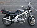 Мотоциклет Suzuki GS500 (1997 г.) с мощна рама подобна на класическия триъгълен носещ контур