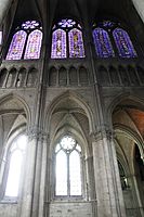 Dreiteiliger Wandaufriss mit fenster­losem Triforium (Kathedrale von Reims, Hochgotik ab 1211)