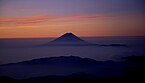 Siluet Gunung Fuji dilihat dari Gunung Kita