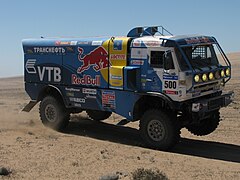 Un porteur de rallye (Rallye Dakar).