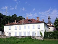 Maison noble du XVIe siècle, la plus ancienne de Mimizan, ayant certainement servi à loger les moines du prieuré bénédictin.