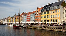 Kleurryke façades langst Nyhavn