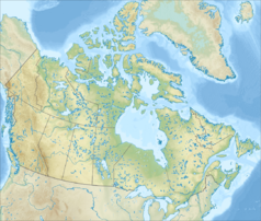 Mapa konturowa Kanady, po lewej nieco u góry znajduje się punkt z opisem „źródło”, natomiast blisko lewej krawiędzi nieco u góry znajduje się punkt z opisem „ujście”