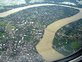 Zicht op Silchar en de Barakrivier