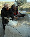 Preparazione del pane in Iraq